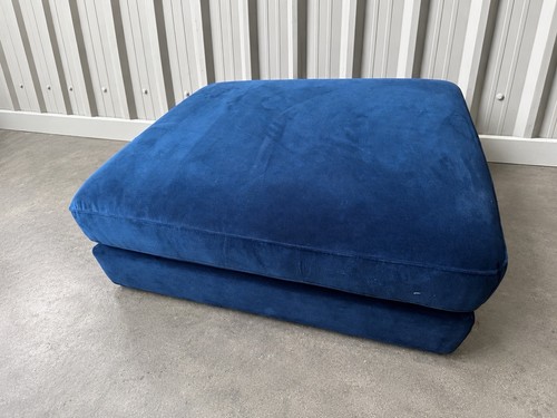 Dusk blue velvet ottoman - blue,